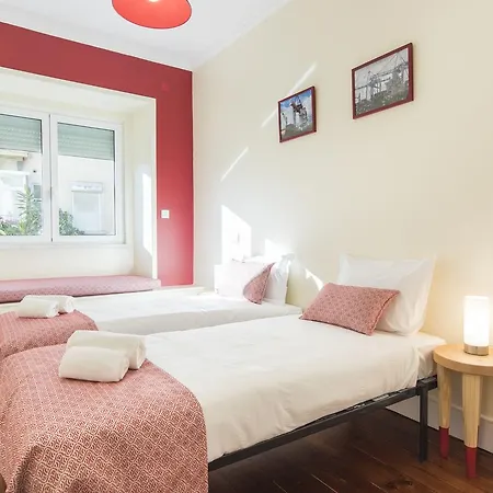 Spacious 4bdr River View شقة *