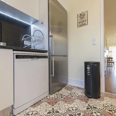 Spacious 4bdr River View شقة