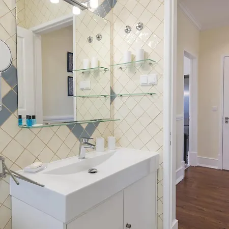 Spacious 4bdr River View Апартаменты *