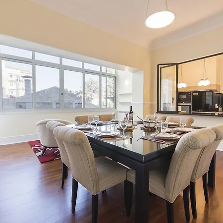 Апартаменты Spacious 4bdr River View Лиссабон
