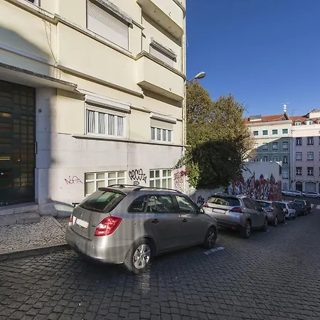 Spacious 4bdr River View Лиссабон