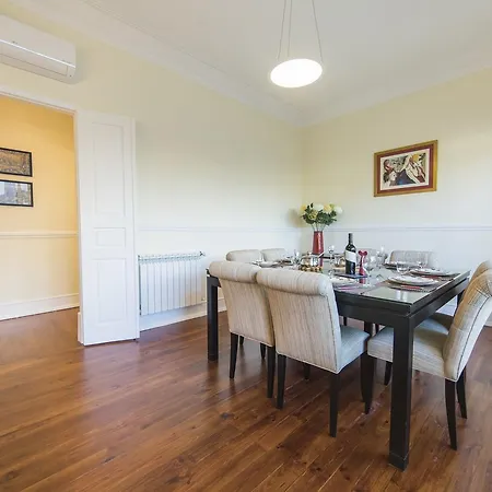 Апартаменты Spacious 4bdr River View Лиссабон