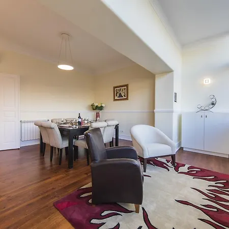 Spacious 4bdr River View Апартаменты *
