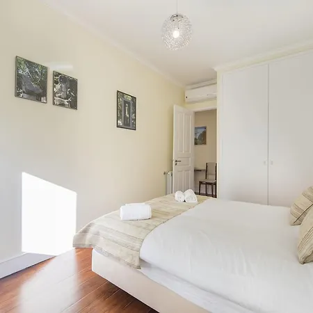Spacious 4bdr River View Apartman *
